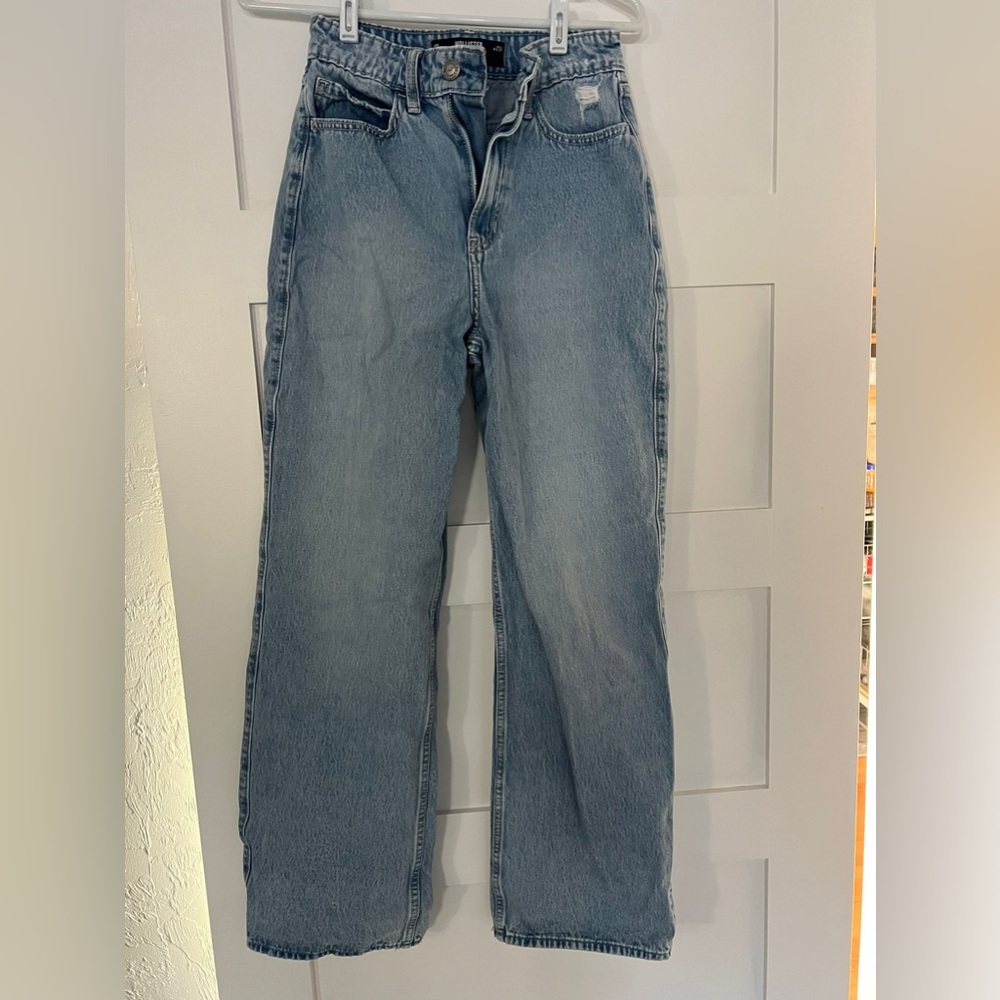 Hollister Women’s Ultra High-rise Baggy Jeans
